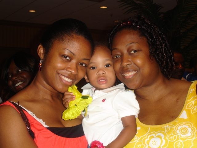 Jennifer & Atrishia Daniels from Thomas Mack Family holding baby from Lizie Mack Rollins Family